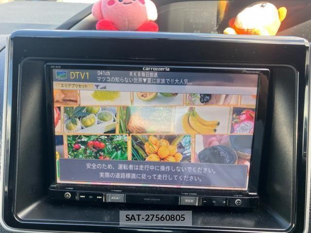 Toyota VOXY 2015-11 7331063-18