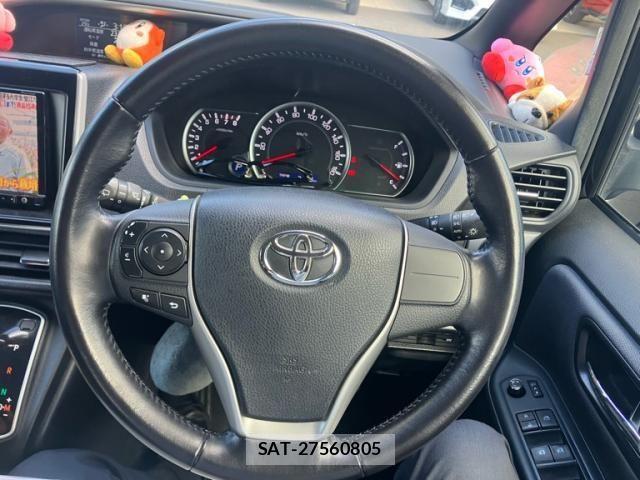 Toyota VOXY 2015-11 7331063-22