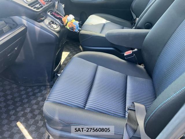 Toyota VOXY 2015-11 7331063-8