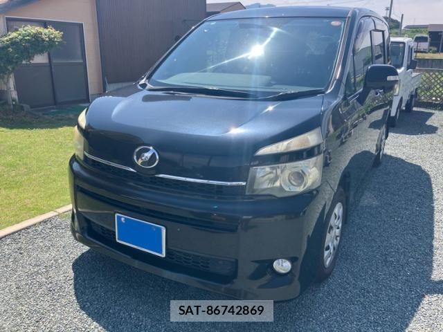 Toyota VOXY 2010-10 7331122-0