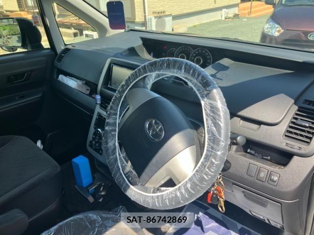 Toyota VOXY 2010-10 7331122-9