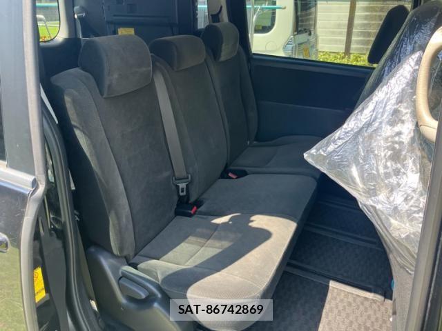Toyota VOXY 2010-10 7331122-11