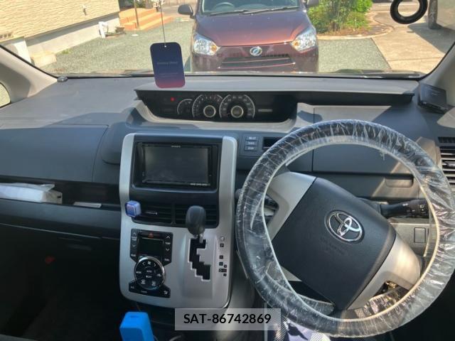 Toyota VOXY 2010-10 7331122-13
