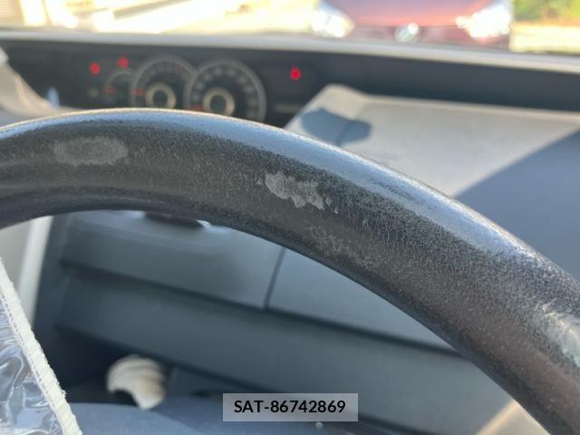 Toyota VOXY 2010-10 7331122-17