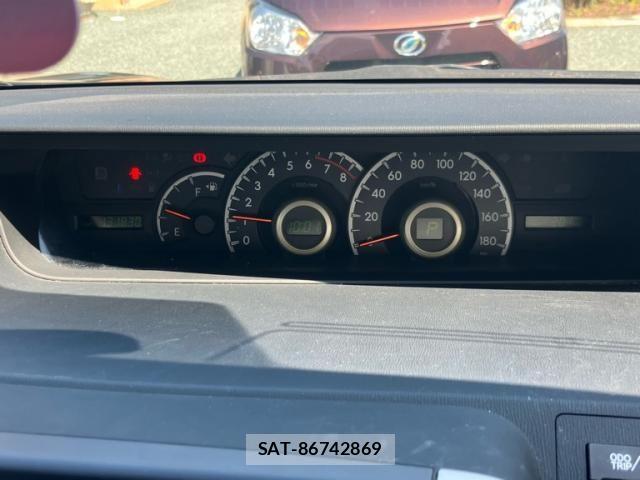 Toyota VOXY 2010-10 7331122-18