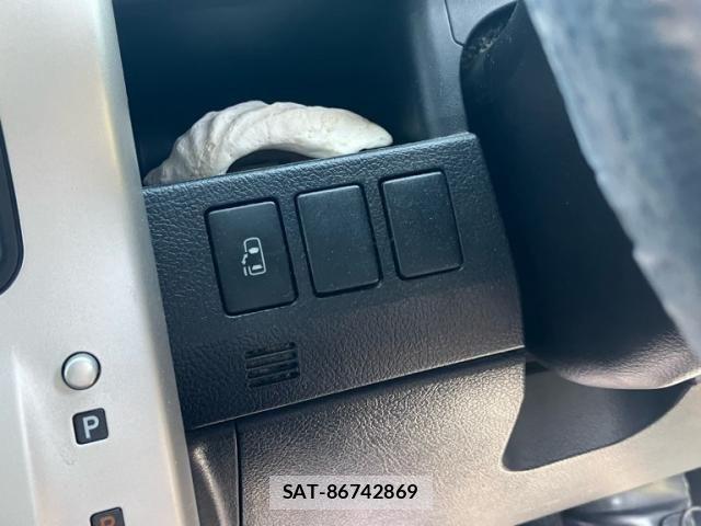 Toyota VOXY 2010-10 7331122-21