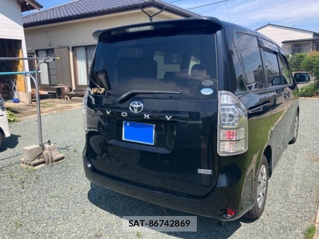 Toyota VOXY 2010-10 7331122-4