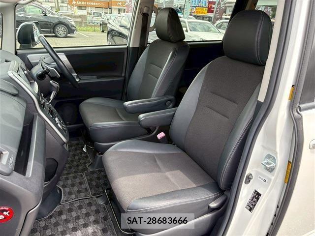 Toyota VOXY 2013-07 7331101-10