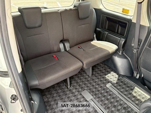 Toyota VOXY 2013-07 7331101-13