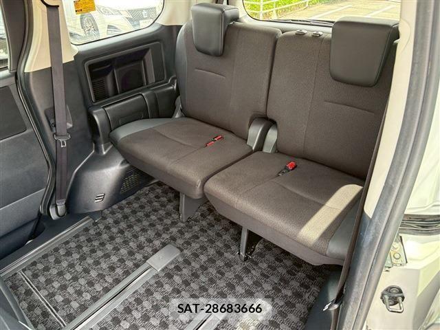 Toyota VOXY 2013-07 7331101-14