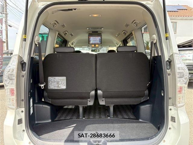 Toyota VOXY 2013-07 7331101-15