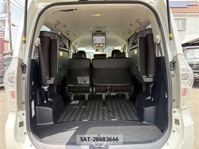 Toyota VOXY 2013-07 7331101-16