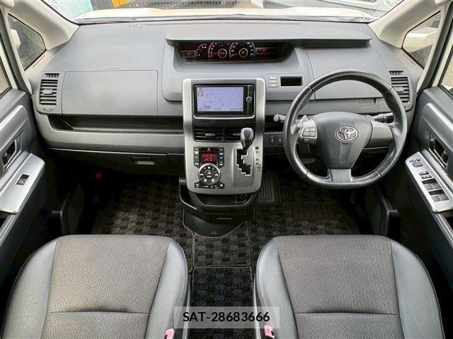 Toyota VOXY 2013-07 7331101-18