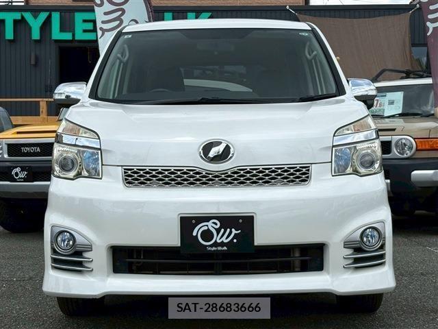Toyota VOXY 2013-07 7331101-1