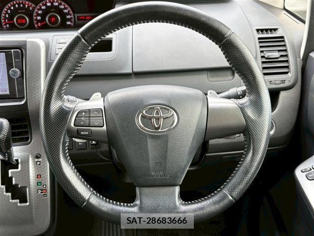 Toyota VOXY 2013-07 7331101-19