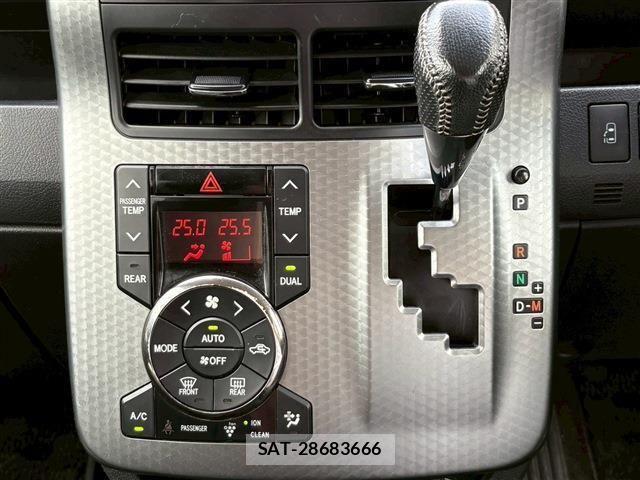 Toyota VOXY 2013-07 7331101-24