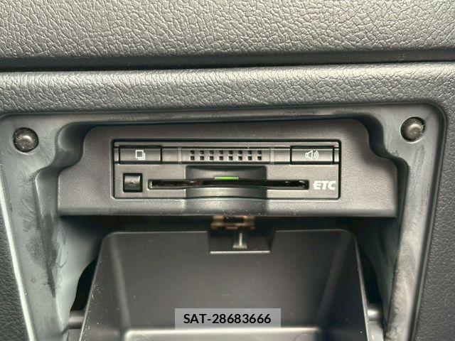 Toyota VOXY 2013-07 7331101-26