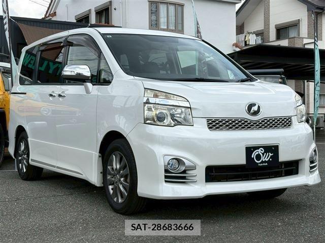 Toyota VOXY 2013-07 7331101-2