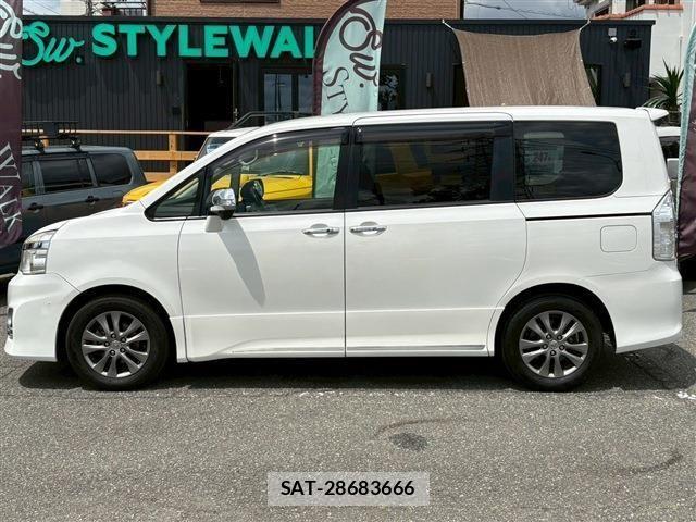 Toyota VOXY 2013-07 7331101-7