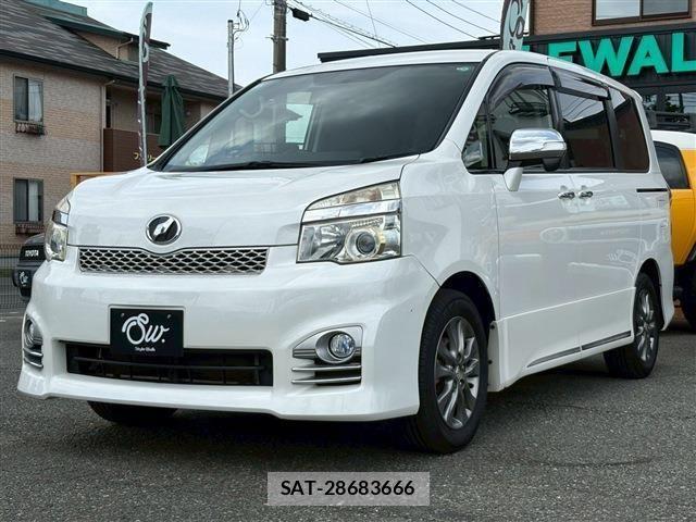 Toyota VOXY 2013-07 7331101-8