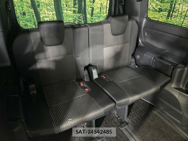 Toyota VOXY 2018-03 7331046-9