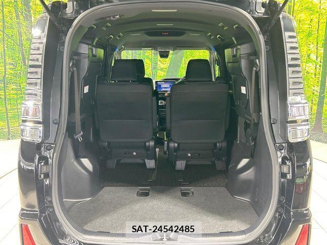 Toyota VOXY 2018-03 7331046-10