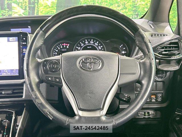 Toyota VOXY 2018-03 7331046-11