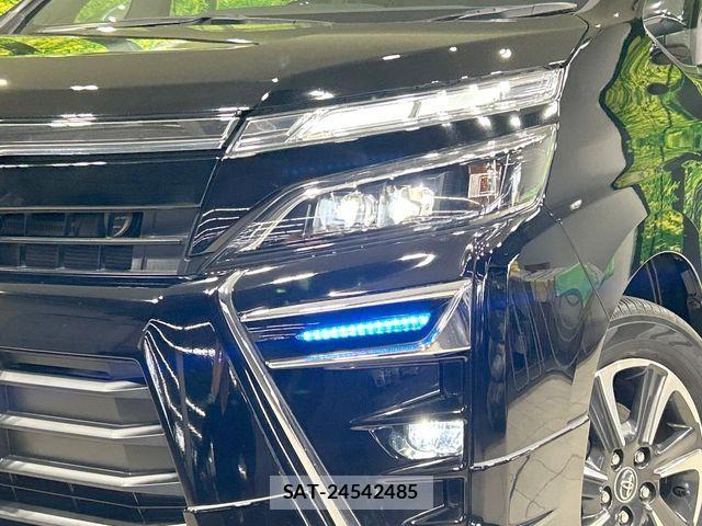 Toyota VOXY 2018-03 7331046-12