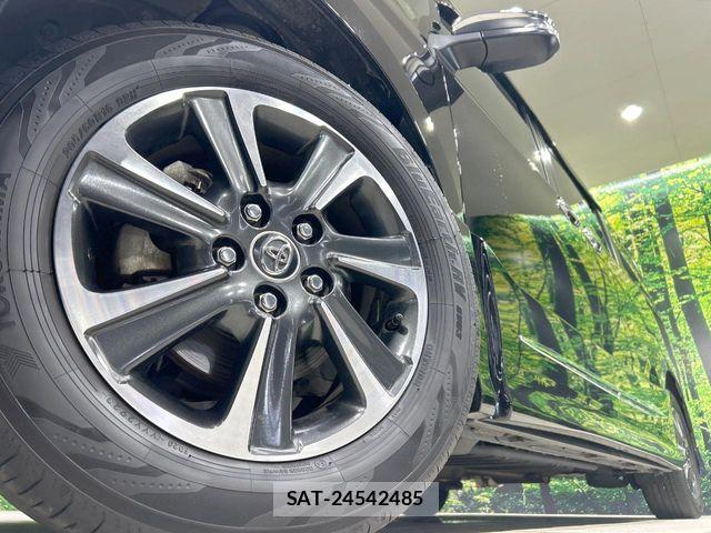Toyota VOXY 2018-03 7331046-13