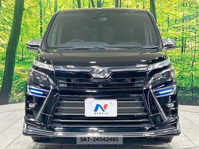 Toyota VOXY 2018-03 7331046-14
