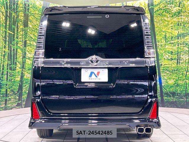 Toyota VOXY 2018-03 7331046-15