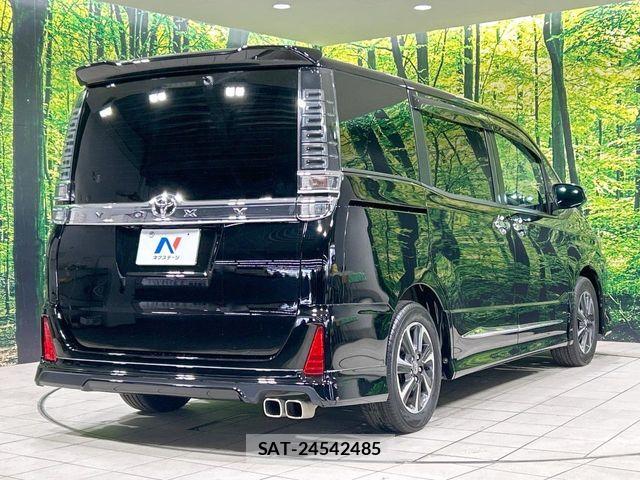 Toyota VOXY 2018-03 7331046-16