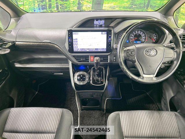 Toyota VOXY 2018-03 7331046-1