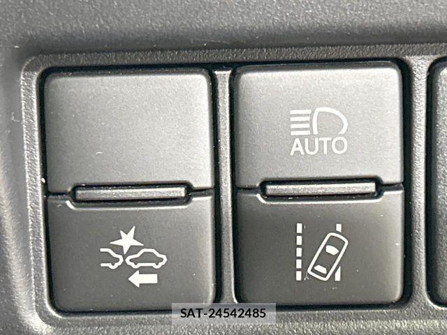 Toyota VOXY 2018-03 7331046-5