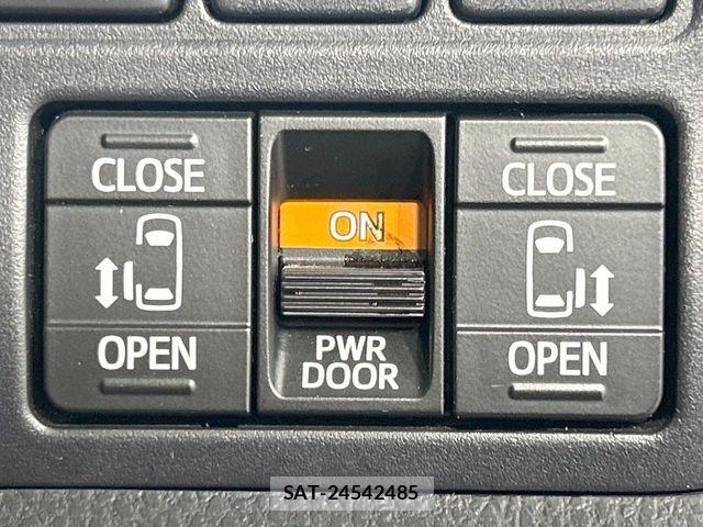 Toyota VOXY 2018-03 7331046-6