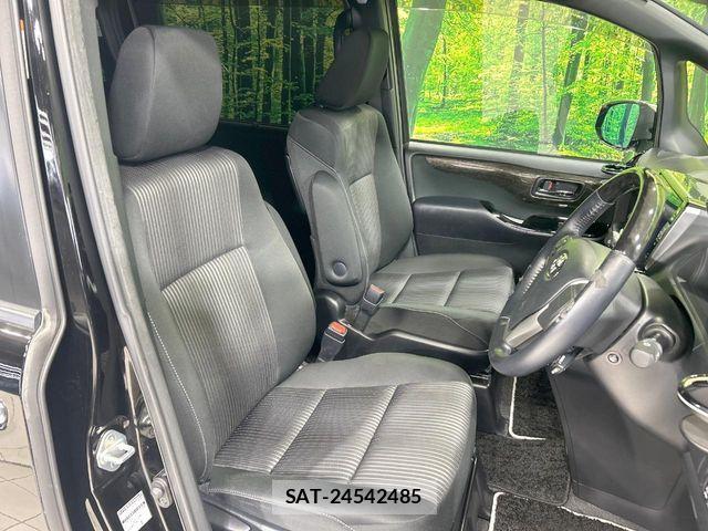 Toyota VOXY 2018-03 7331046-7