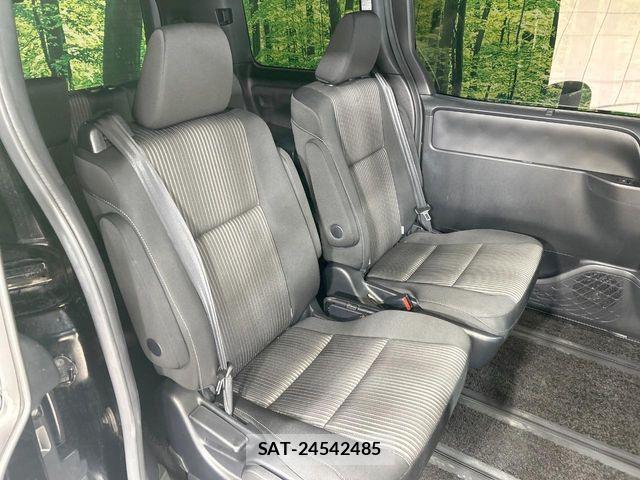 Toyota VOXY 2018-03 7331046-8