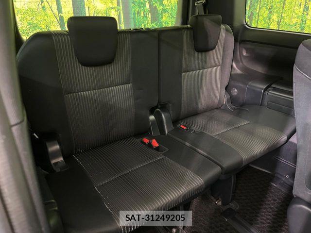 Toyota VOXY 2017-10 7331049-9