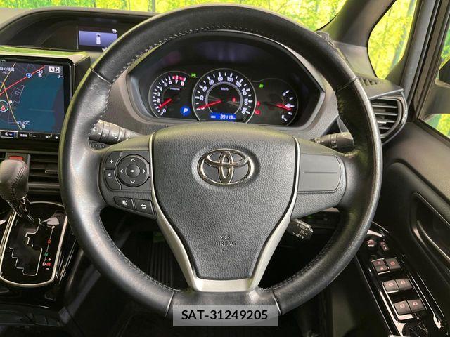 Toyota VOXY 2017-10 7331049-11