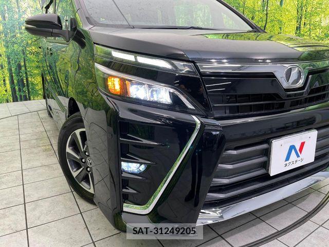 Toyota VOXY 2017-10 7331049-12