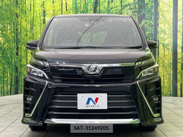 Toyota VOXY 2017-10 7331049-14
