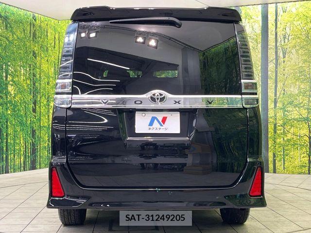 Toyota VOXY 2017-10 7331049-15