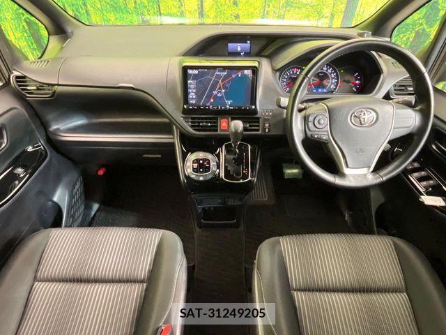 Toyota VOXY 2017-10 7331049-1
