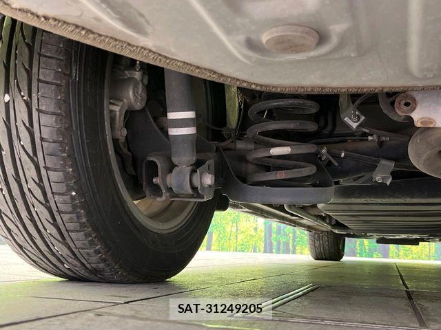Toyota VOXY 2017-10 7331049-19