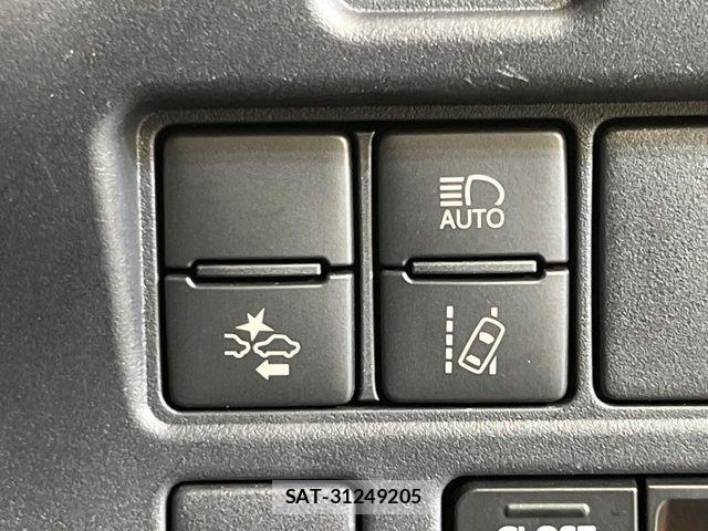 Toyota VOXY 2017-10 7331049-5