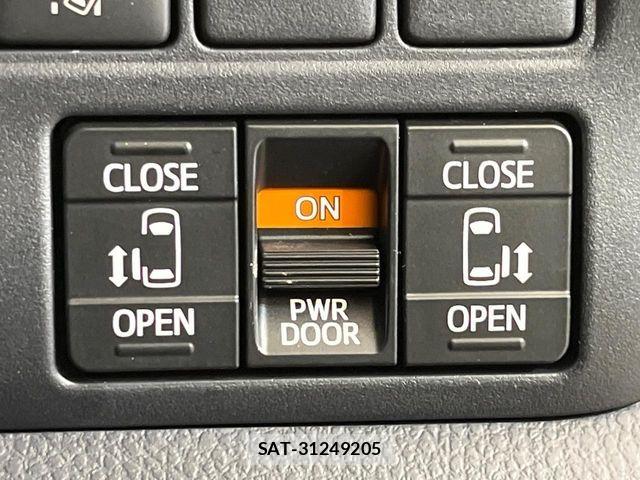 Toyota VOXY 2017-10 7331049-6