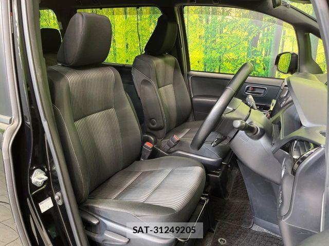 Toyota VOXY 2017-10 7331049-7