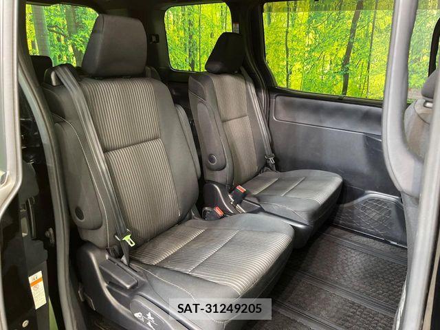Toyota VOXY 2017-10 7331049-8