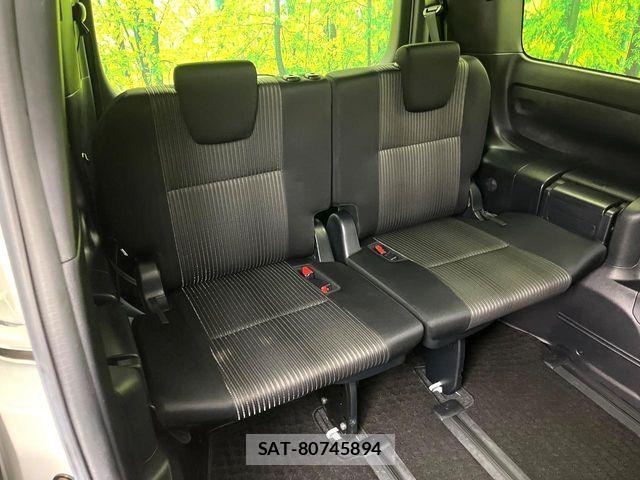 Toyota VOXY 2017-12 7331036-9