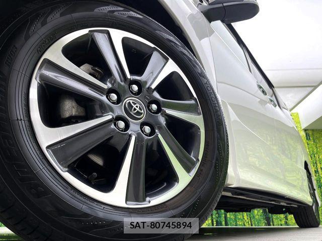 Toyota VOXY 2017-12 7331036-12